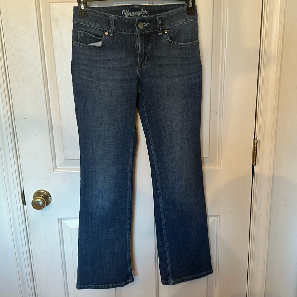 Woman’s Wrangler dark colored jeans boot cut size 5x30